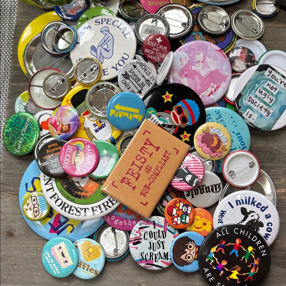 Bag of 75+ Vintage Button Pins